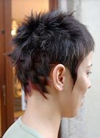 cieniowane fryzury krótkie - uczesanie damskie z włosów krótkich cieniowanych zdjęcie numer 38B